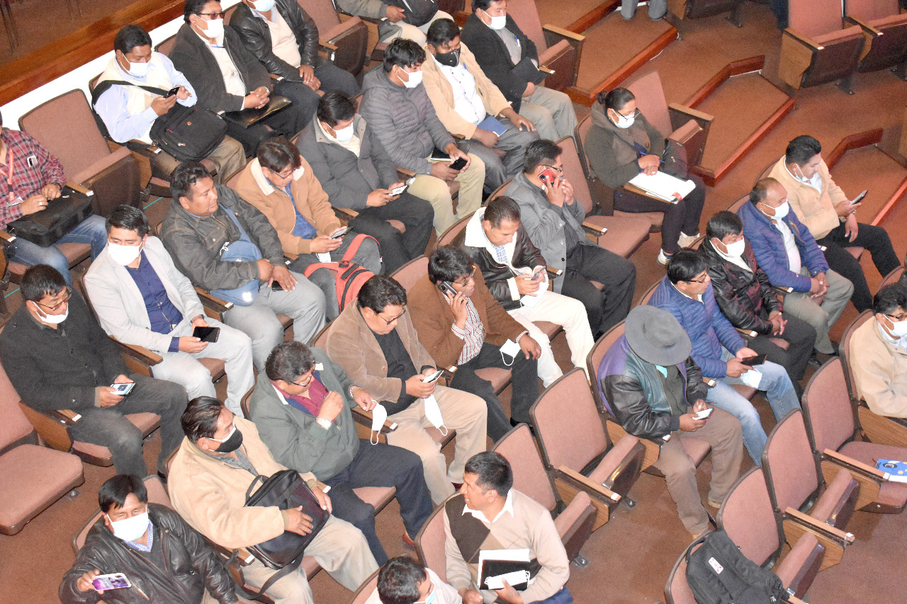 Socializan alcances y contenido de la Ley 1386 con transportistas del departamento de La Paz