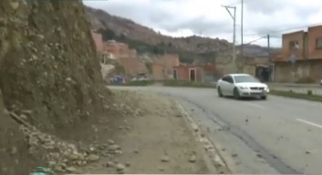 Vecino de Cotahuma reclama gestión de Arias: “Desde que ha entrado, no ha hecho nada, las calles están rajándose”