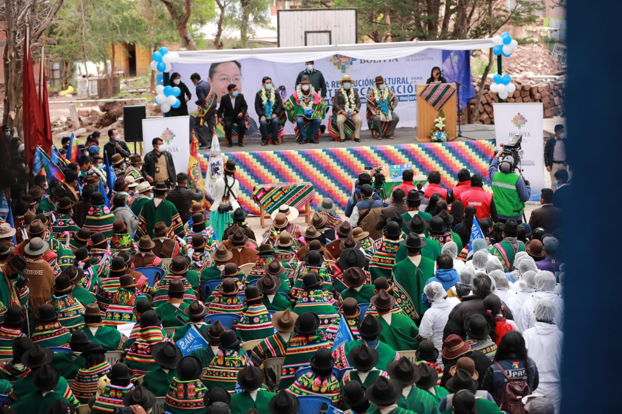 Luis Arce inaugura la unidad educativa “José Trifiro 2” en el municipio orureño de Corque (amplia)
