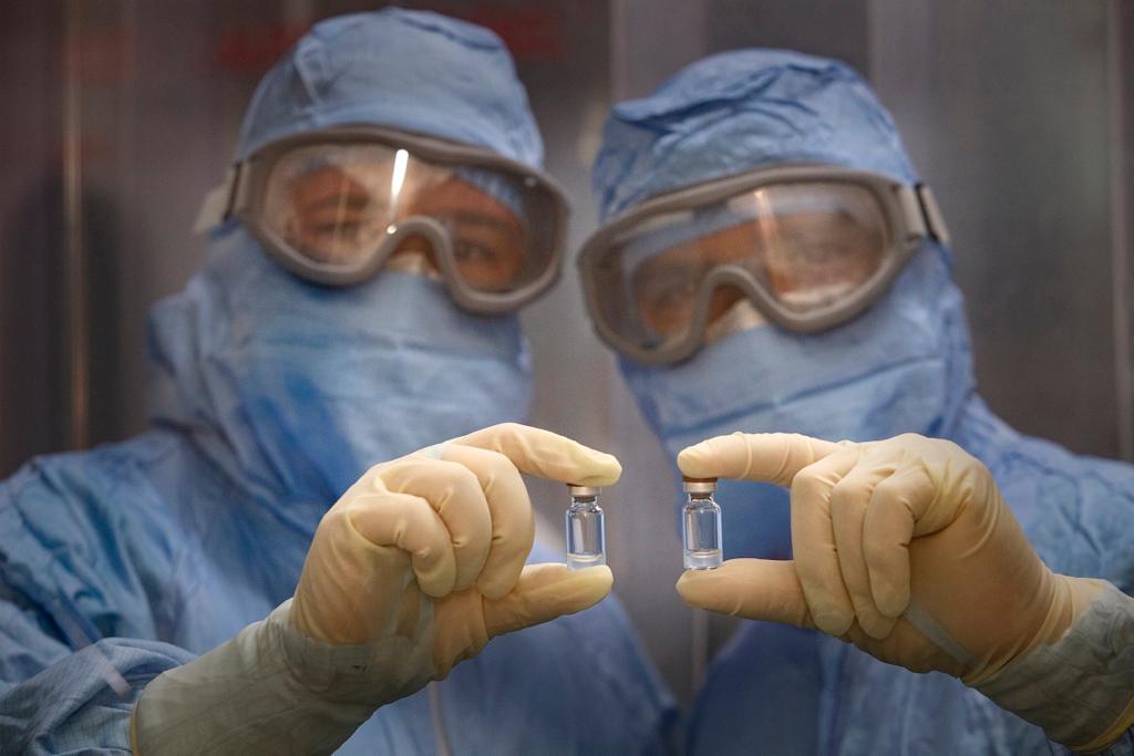 Presidente Díaz-Canel saluda la producción a gran escala de la vacuna cubana Soberana 02 para combatir el COVID-19