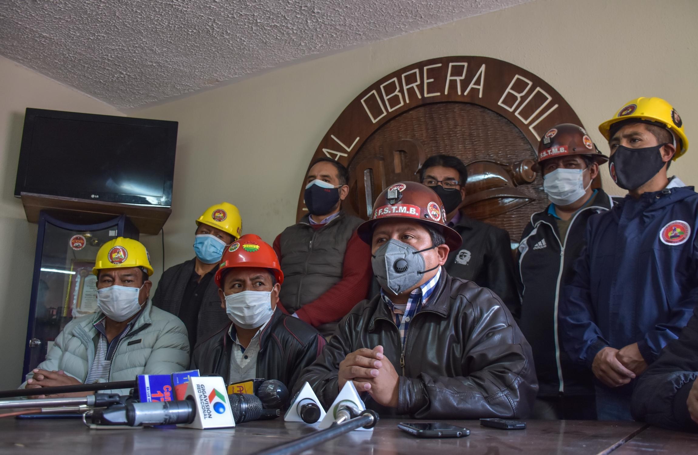 Exviceministro de Economía pide al Gobierno y la COB negociar un aumento salarial razonable