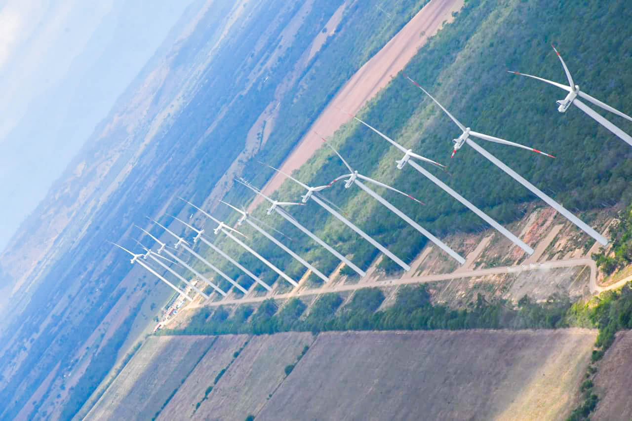 Santa Cruz estrena el parque eólico “El Dorado” para la generación de 54 MW y una planta de compresión de gas