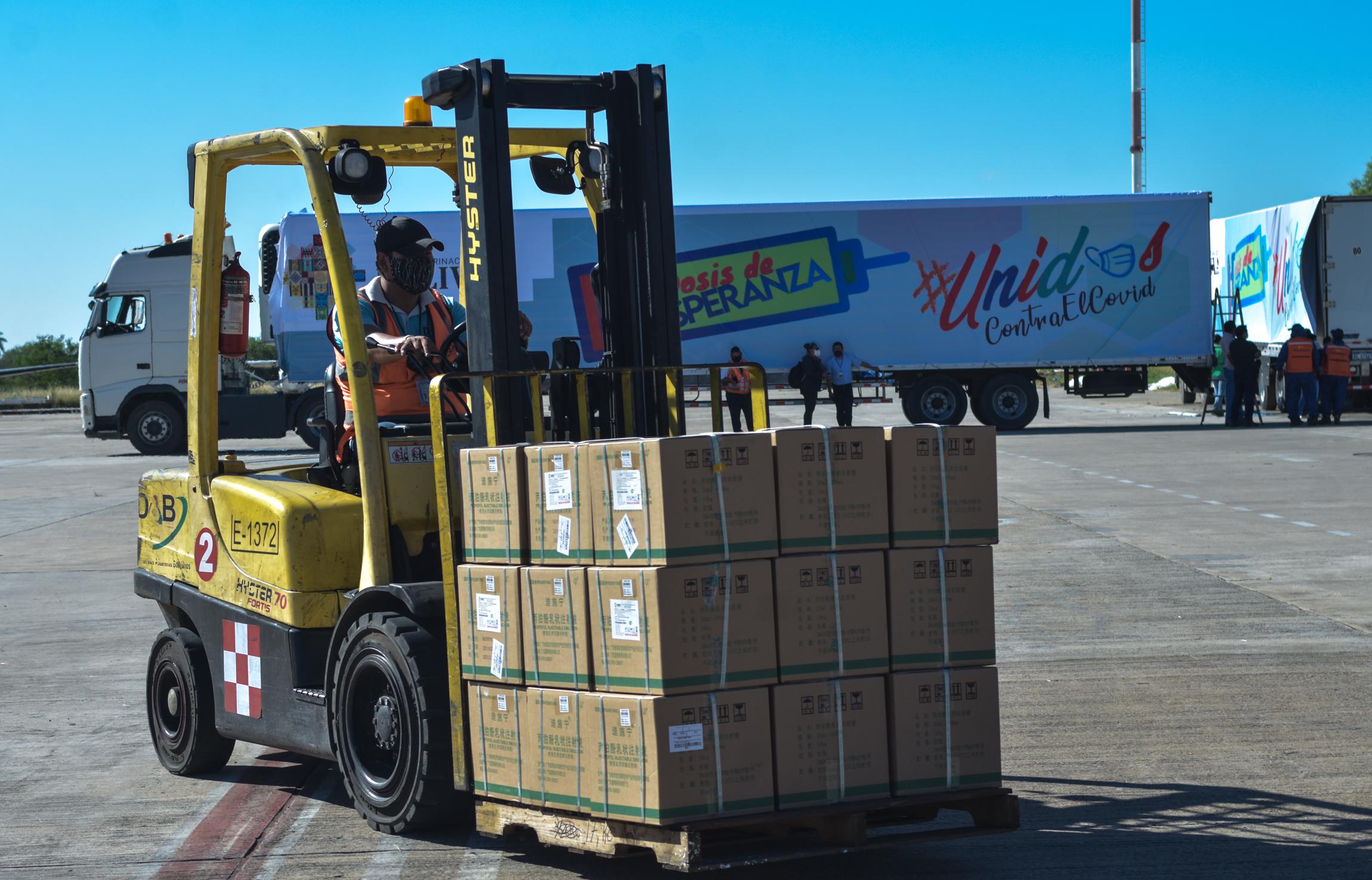 Blanco: Lote de 228.000 vacunas AstraZeneca contra el COVID-19 llegará el 21 de marzo por la tarde
