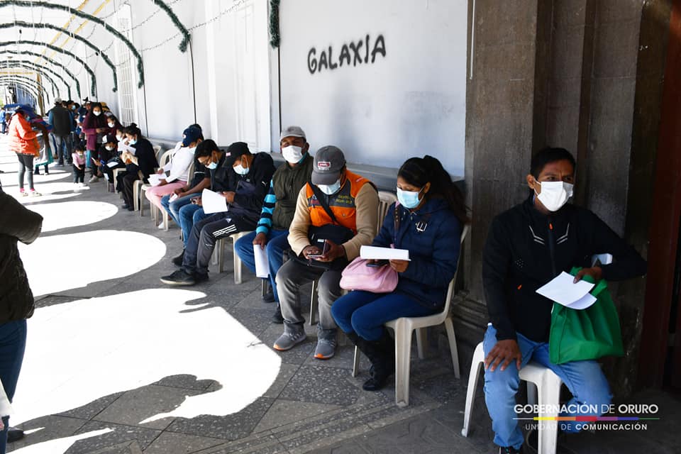 Oruro: Habilitan puntos adicionales de vacunación anticovid ante masiva presencia de la ciudadanía