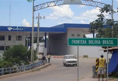 Gobierno evaluará cierre de fronteras con Brasil de acuerdo al comportamiento del coronavirus en ese país