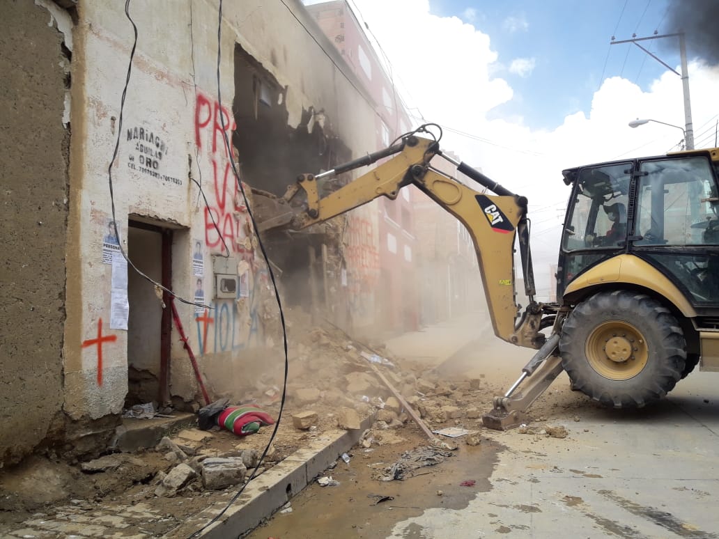 Demuelen la vivienda del feminicida Richard Choque en busca de posibles víctimas