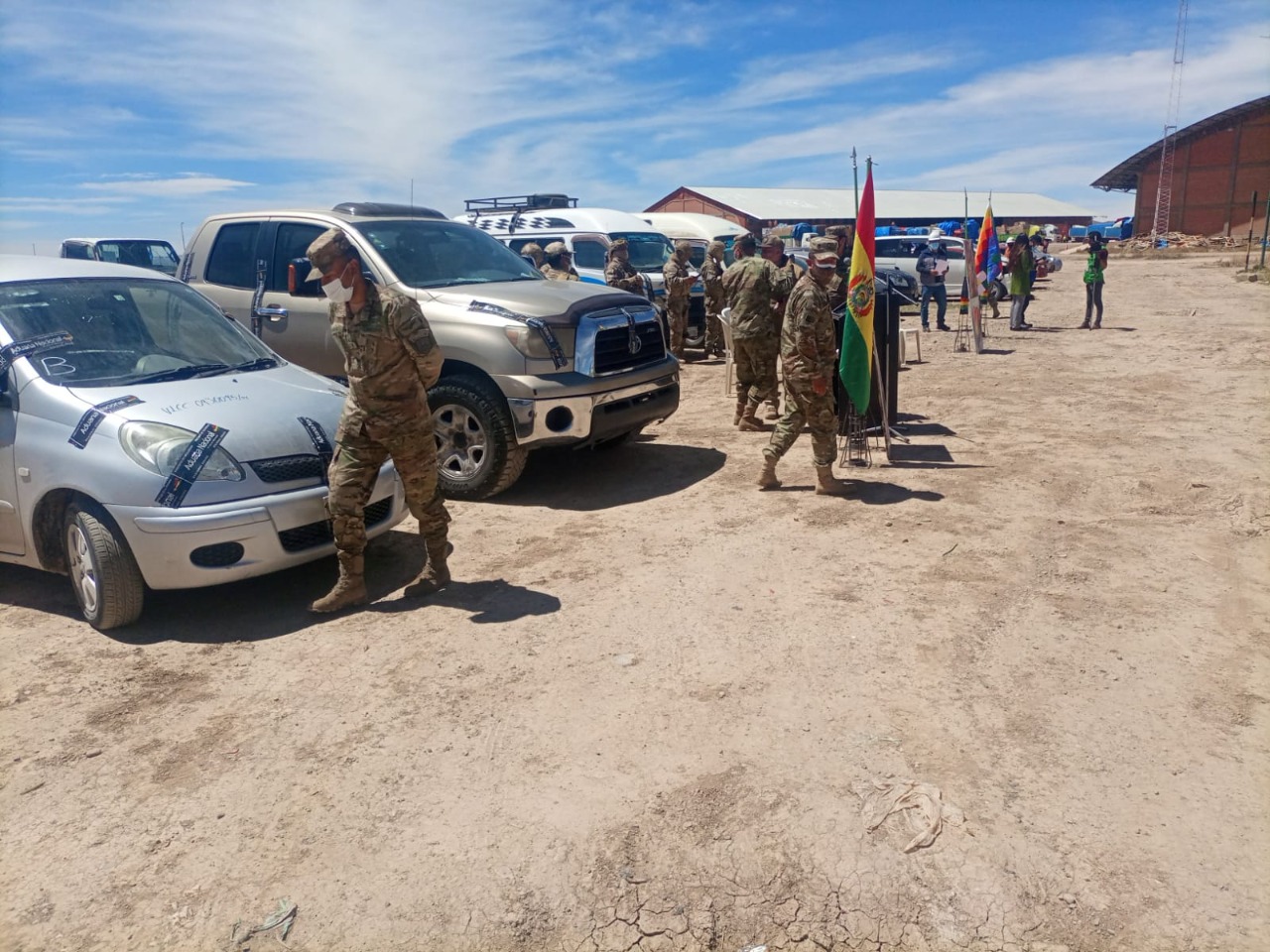 Viceministerio de Lucha Contra el Contrabando entrega 124 vehículos a la Aduana Regional Oruro