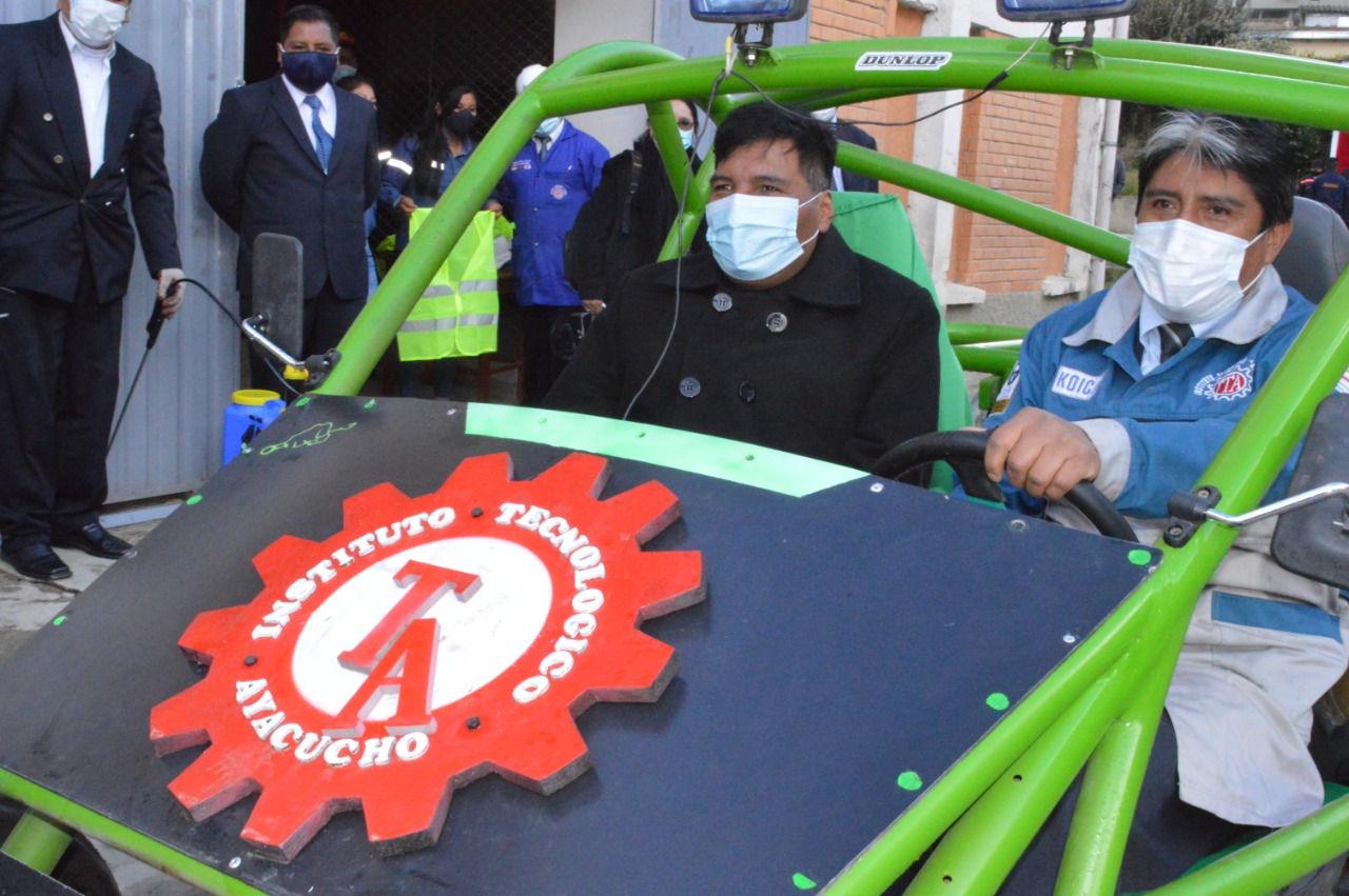 Ministro Quelca: La educación técnica tecnológica es fundamental para reconstruir el país