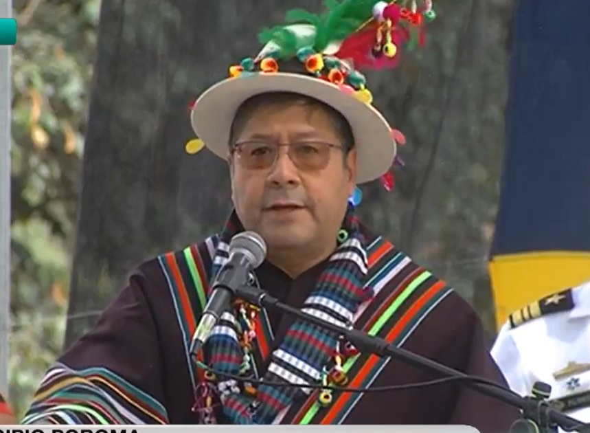 Maestros de regiones que están bajo la modalidad de clases presenciales y semipresenciales serán vacunados contra el COVID-19 (amplia)