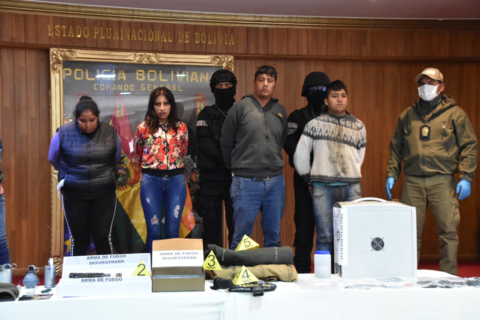 Antisociales que atracaban en El Alto e hirieron a dos efectivos policiales y un conductor son capturados