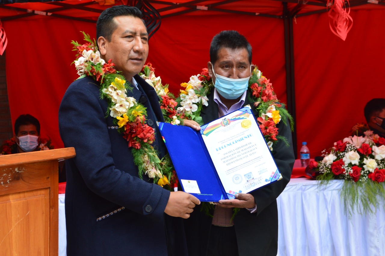 Cámara de Diputados entrega reconocimiento a maestros de El Alto y resalta el desafío que asumen ante la pandemia