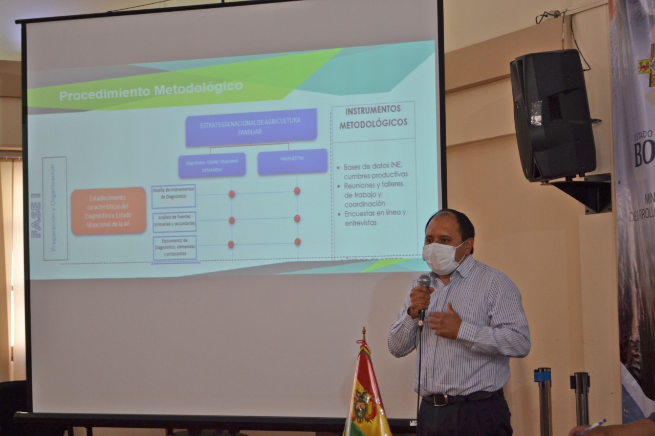 Gobierno coordina estrategia nacional para fortalecer la agricultura familiar en el país