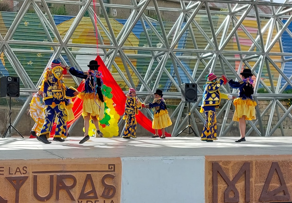 Mi Teleférico abre espacio cultural y de esparcimiento para que las familias disfruten del Carnaval