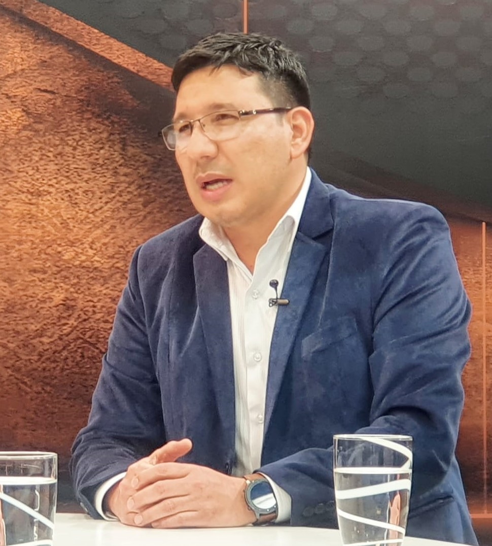 Ministro Molina resalta políticas de Estado para reactivar al sector energético