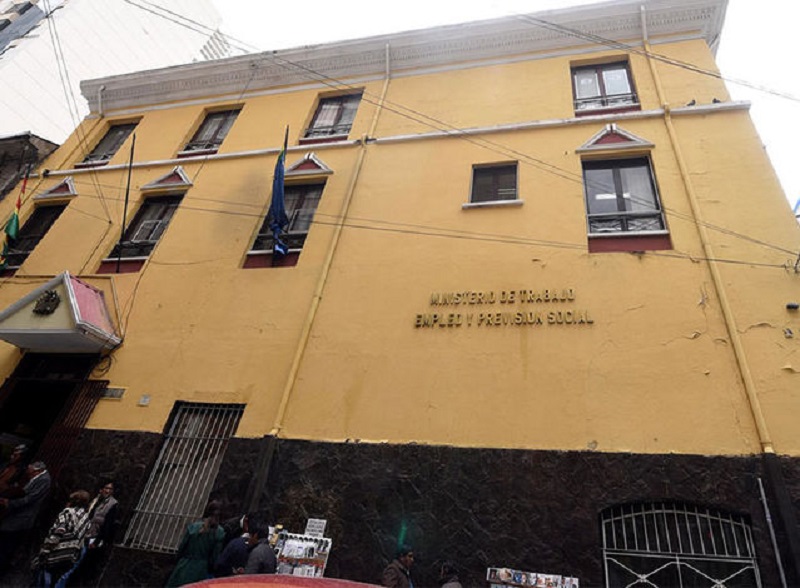 1ro de Mayo: Tras un año de abandono a los trabajadores, el Ministerio retomó la defensa de los derechos del sector obrero