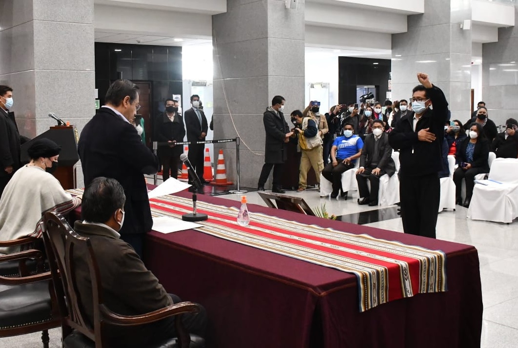 Édgar Pary Chambi asume el Ministerio de Educación con el reto de cualificar la calidad educativa (amplia)