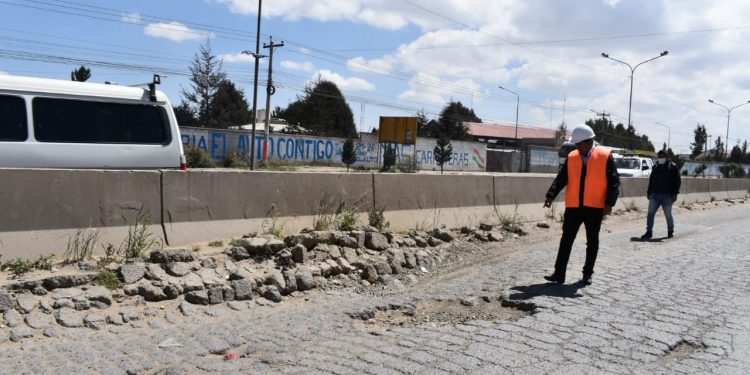 Montaño corrobora el pésimo estado de la carreta a Senkata y enviará una nota a la Alcaldía de El Alto para que asuma responsabilidad