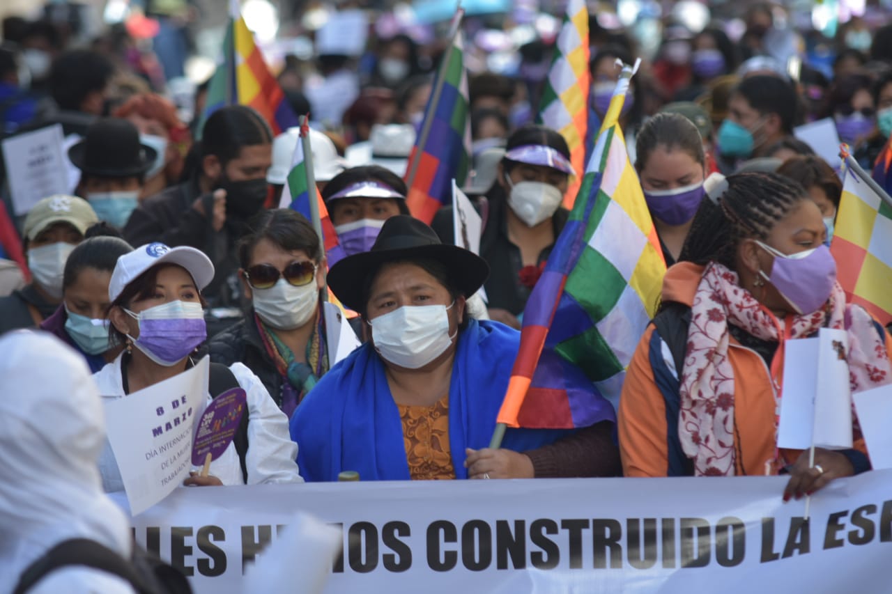 Ejecutivo de la COB reconoce el valor de las mujeres bolivianas en la recuperación de la democracia