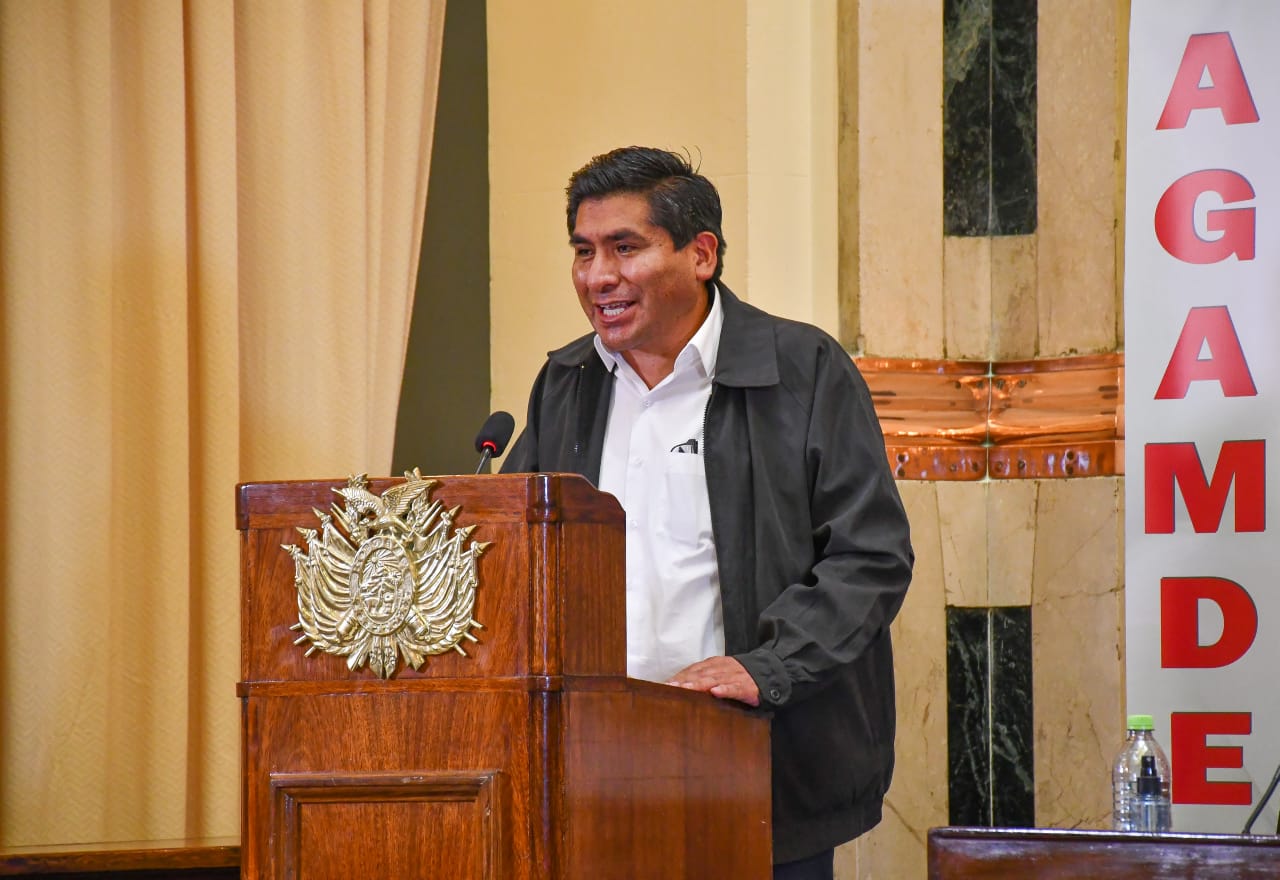 Gobierno socializa políticas de desarrollo productivo con alcaldes de La Paz