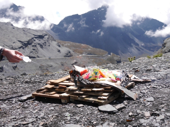 Una pareja pierde la vida al precipitarse desde un barranco en la Cumbre