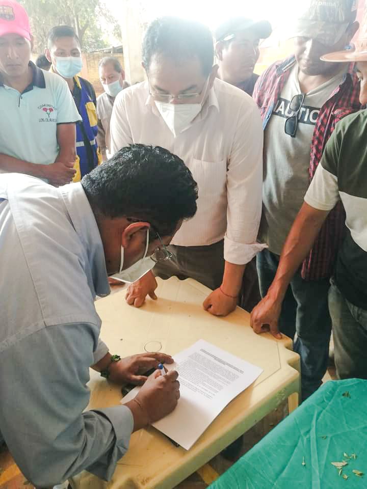 Santa Cruz: Comisión gubernamental logra levantar bloqueo de caminos en Pailón