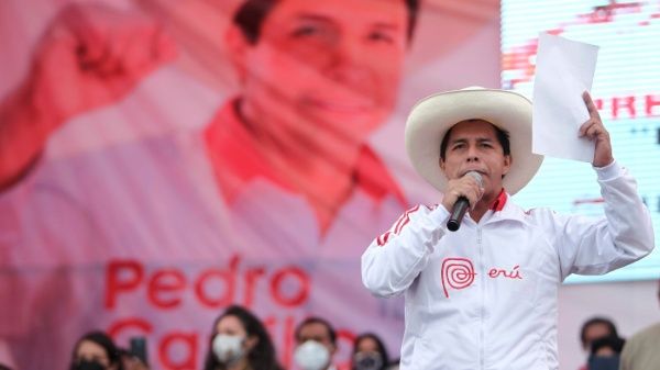 Candidato peruano Castillo aventaja a Fujimori en encuestas
