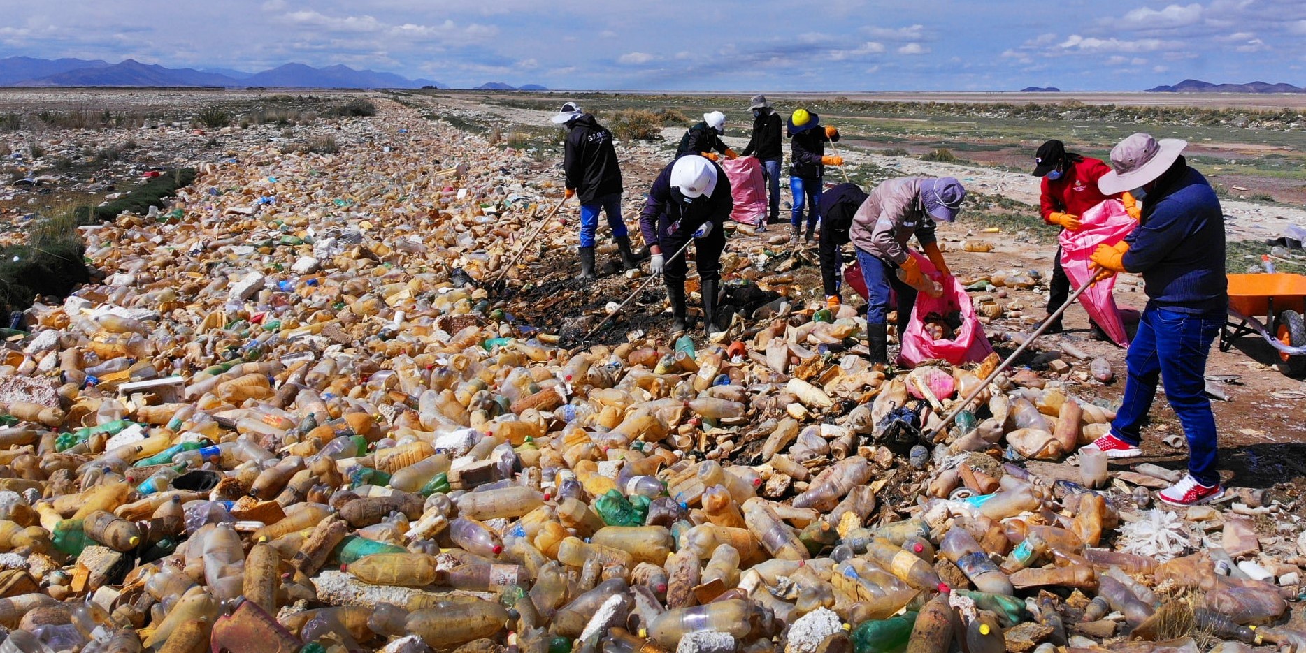 Oruro: Empacar reciclará 15 toneladas de plásticos que se recolectan de las riberas del lago Uru Uru