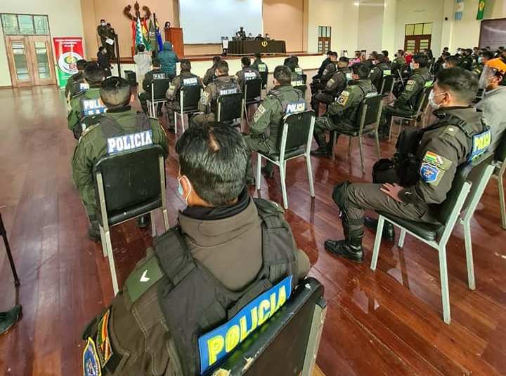 Policía intercepta un minibús que fue acondicionado para realizar robos agravados en El Alto