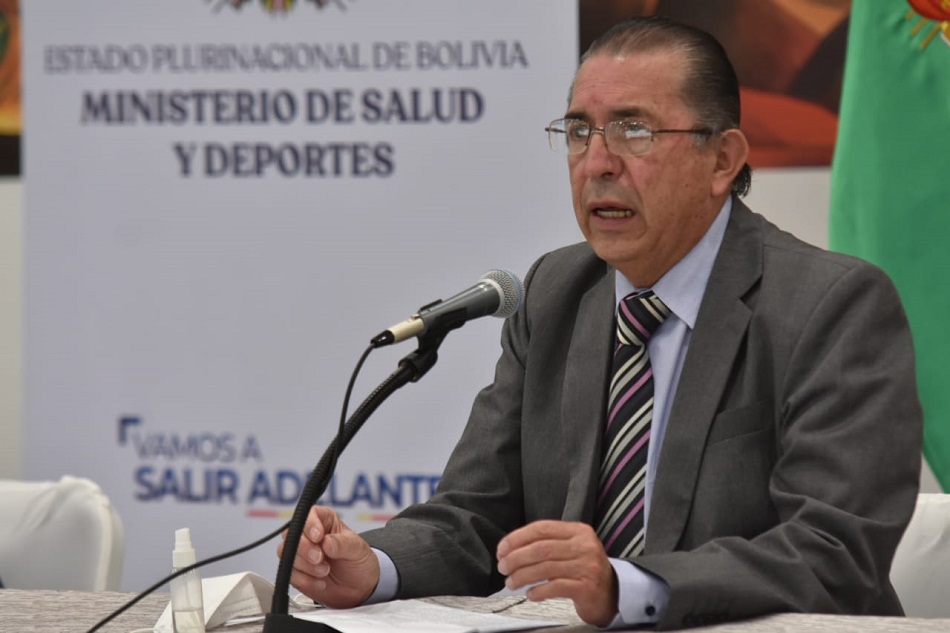 Ministro de Salud argumenta que todas las vacunas producen algunas reacciones adversas