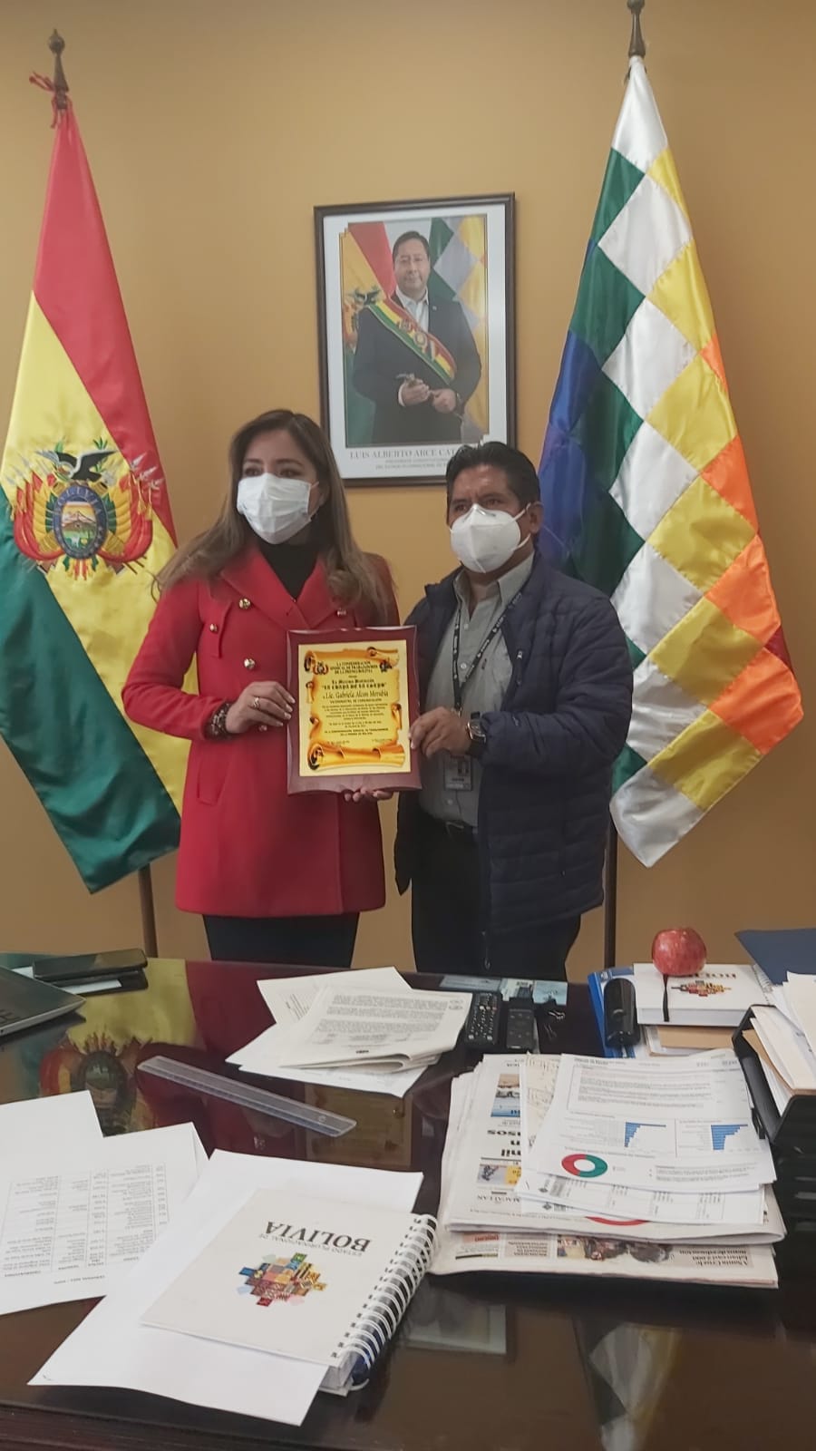 Viceministra Alcón recibe máximo galardón de la Confederación Sindical de Trabajadores de la Prensa de Bolivia