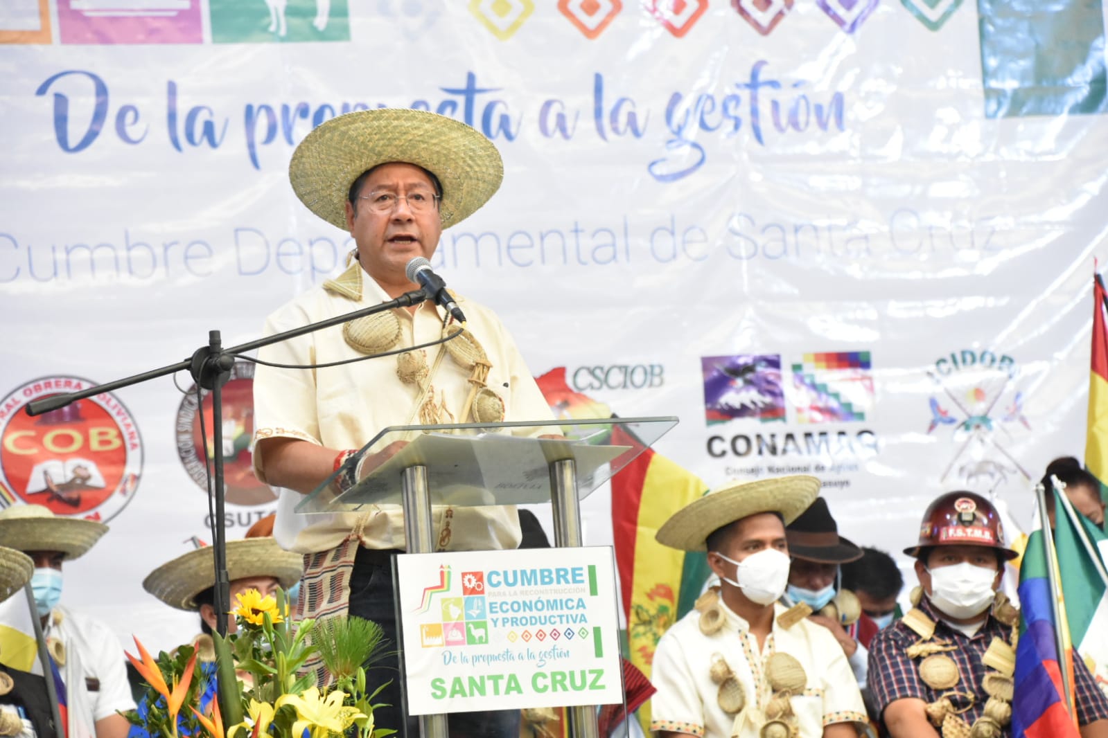 Cumbre: Presidente plantea diversificar producción agrícola e industrializar Santa Cruz (amplia)