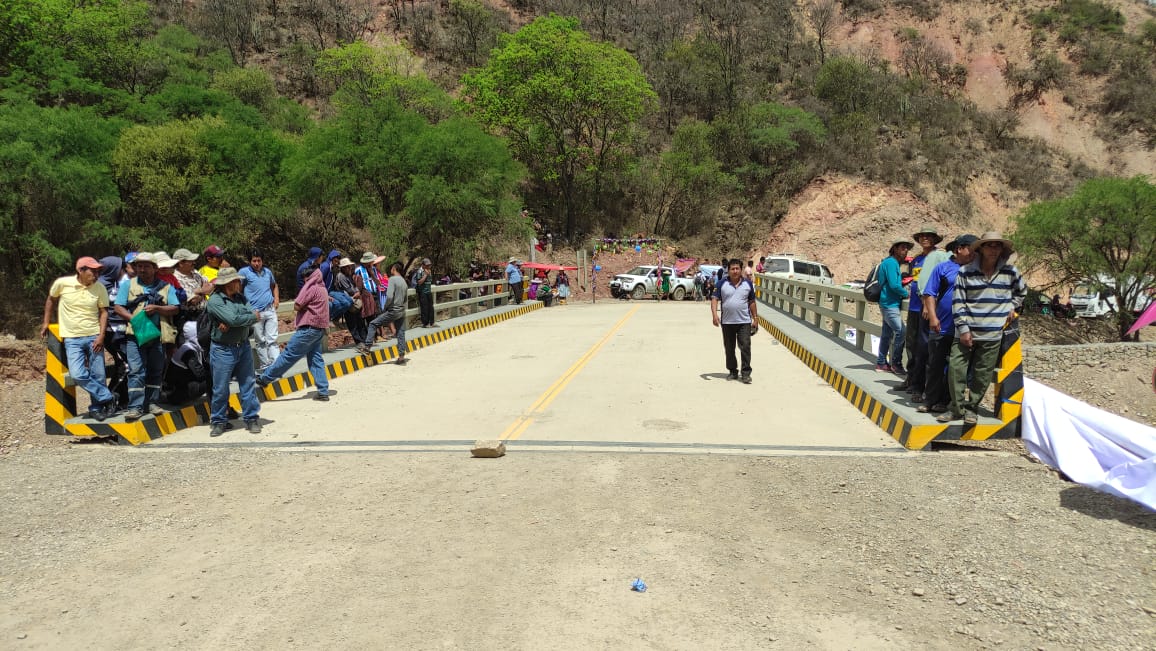 Cochabamba: Gobierno entrega puente vehicular Ornoni - Tapacarí por Bs 2,3 millones
