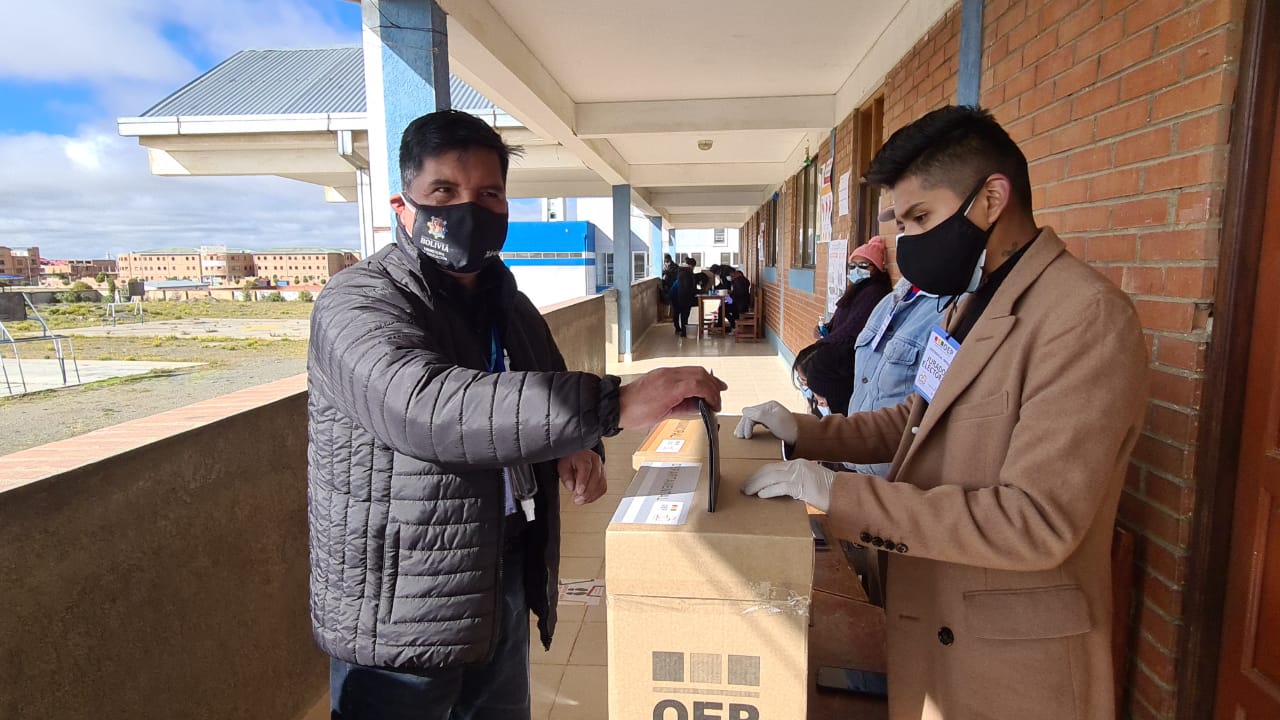 Ministro Quelca destaca la importancia del voto como enseñanza de democracia para niños y jóvenes bolivianos