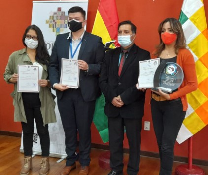 Otorgan reconocimiento a Bolivia Tv por su apoyo a la recuperación del derecho a la educación