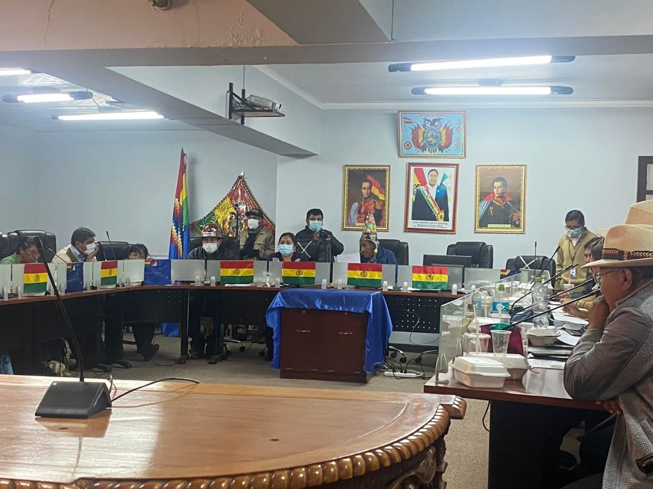 Gobierno se reúne con parlamentarios de Oruro para informar sobre el desarrollo de proyectos mineros