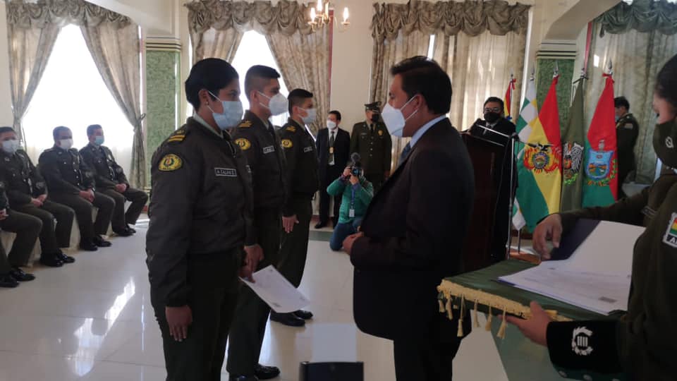 Salud entrega certificados de afiliación de cadetes de la Academia Nacional de Policías al SUS
