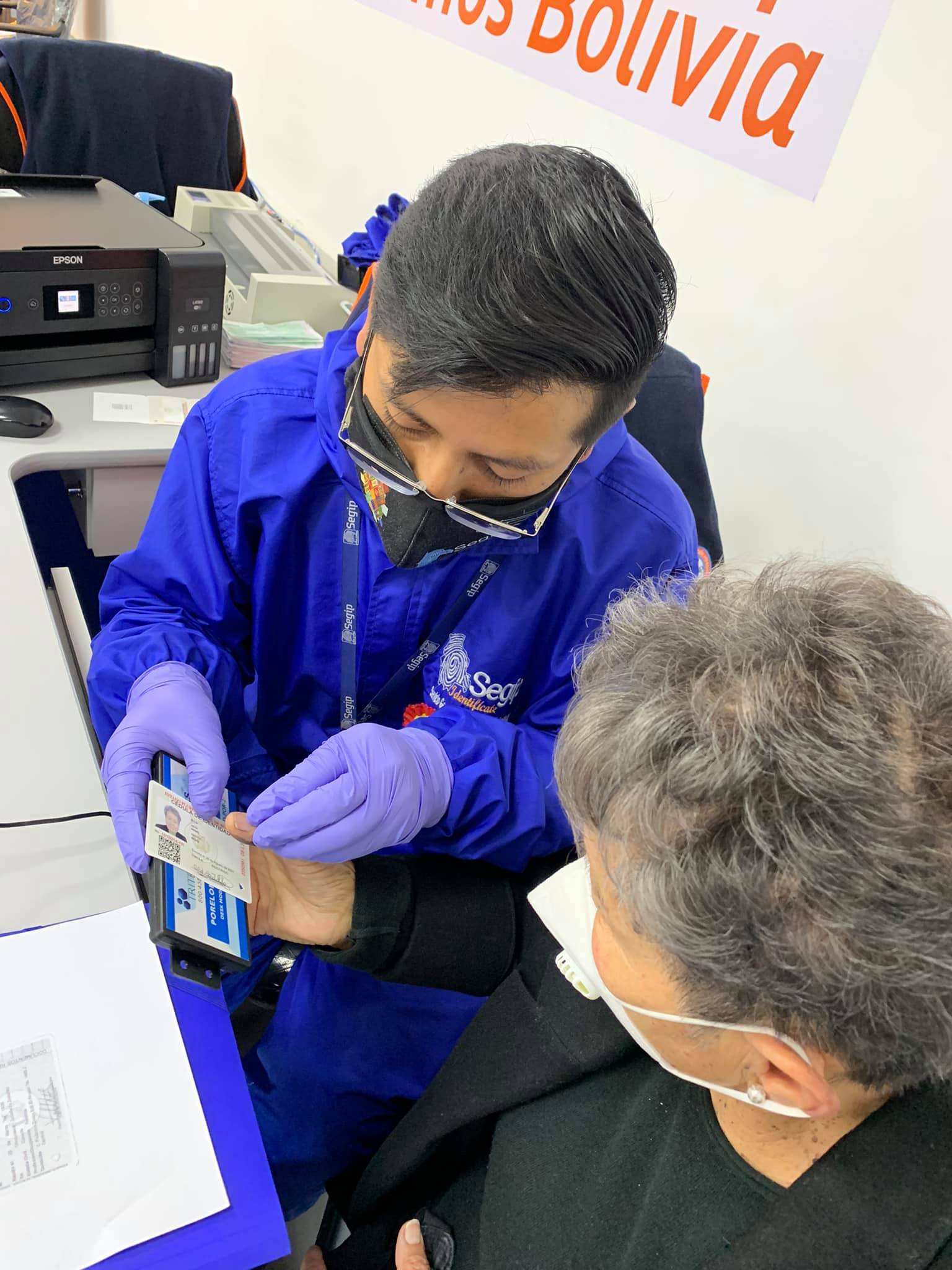 Segip da inicio a la entrega gratuita de carnet de identidad a los adultos mayores