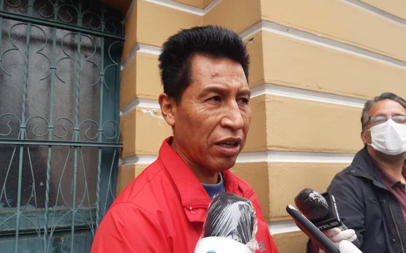 2019: Camacho amenazó a un senador, ratificó que nadie del MAS podía asumir la presidencia y pactó con Áñez