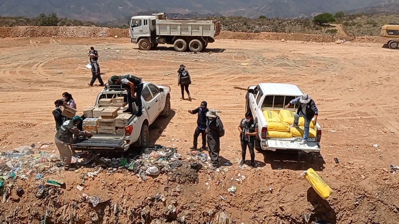 Cochabamba: Senasag decomisa más de una tonelada de productos alimenticios sin registro sanitario