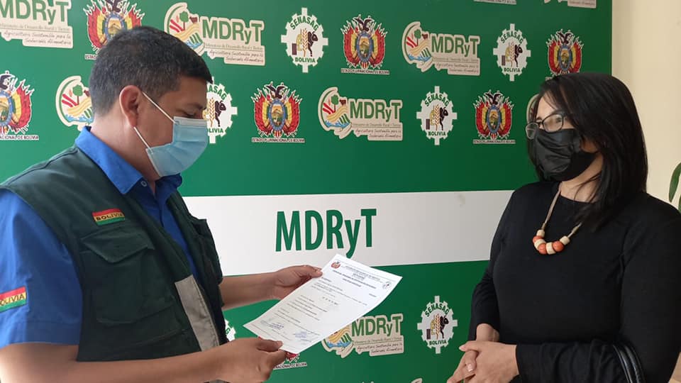 Santa Cruz: Senasag entrega certificados de buenas prácticas agrícolas a empresas productoras de hortalizas y frutas