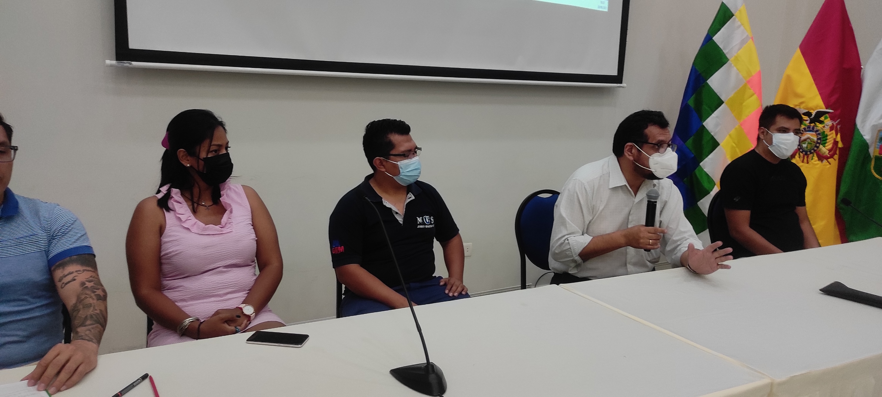 Impuestos capacita a 140 profesionales jóvenes sobre el Re-IVA en Santa Cruz