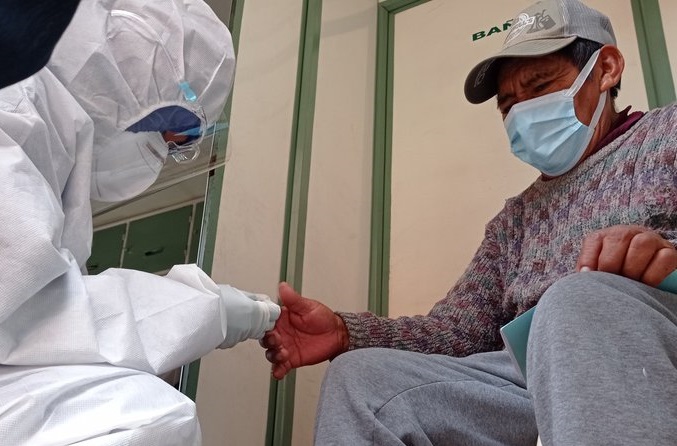 Autoridades de Brasil piden ayuda a Bolivia para acceder a pruebas COVID-19