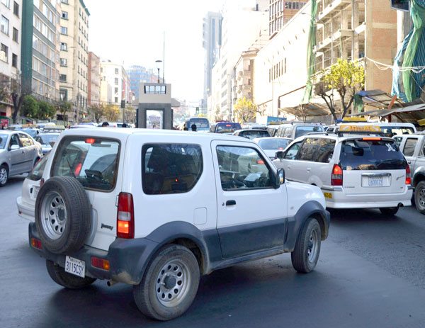 Policía despeja varias calles para garantizar la libre circulación y el derecho al trabajo