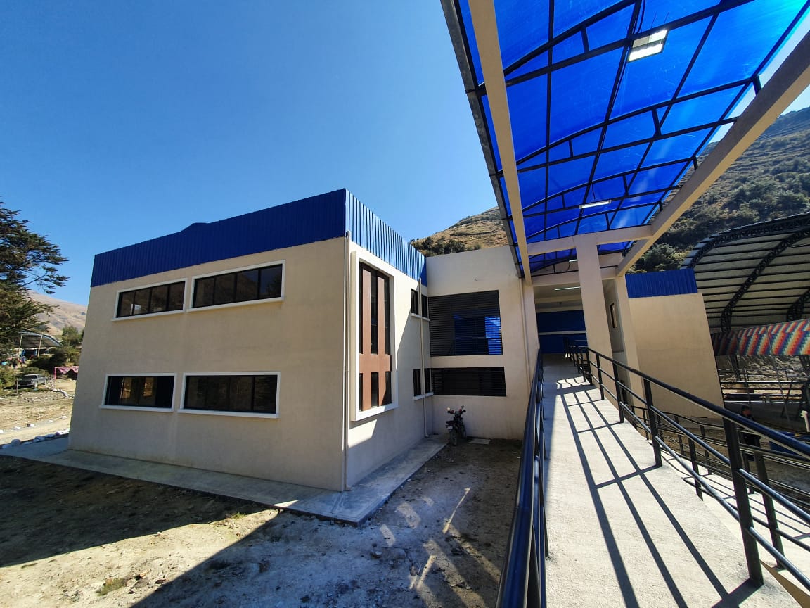 Estudiantes de Cocapata en Cochabamba se benefician con una moderna unidad educativa