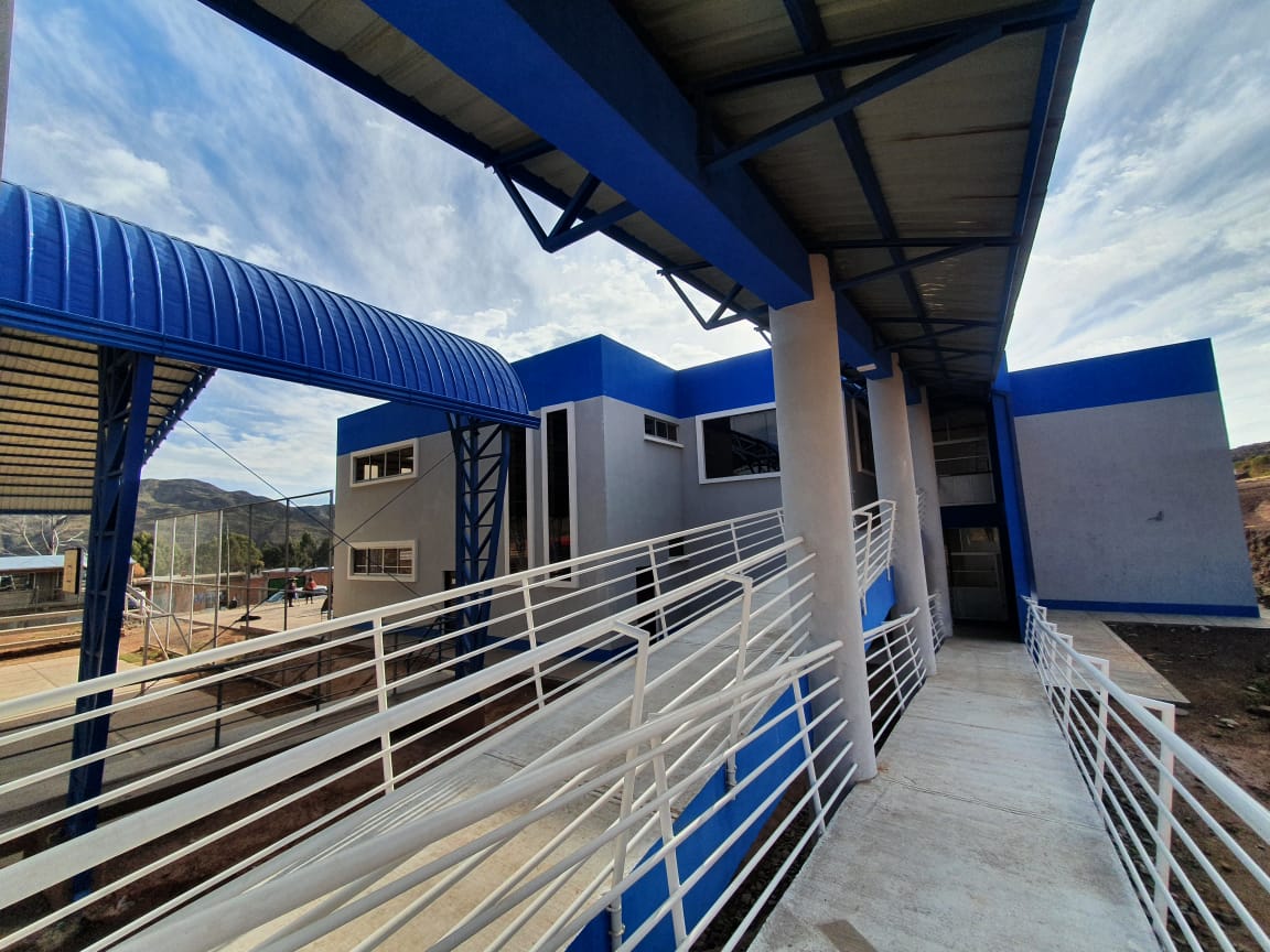 Llallagua estrena moderna unidad educativa en beneficio de niños y jóvenes (amplia)