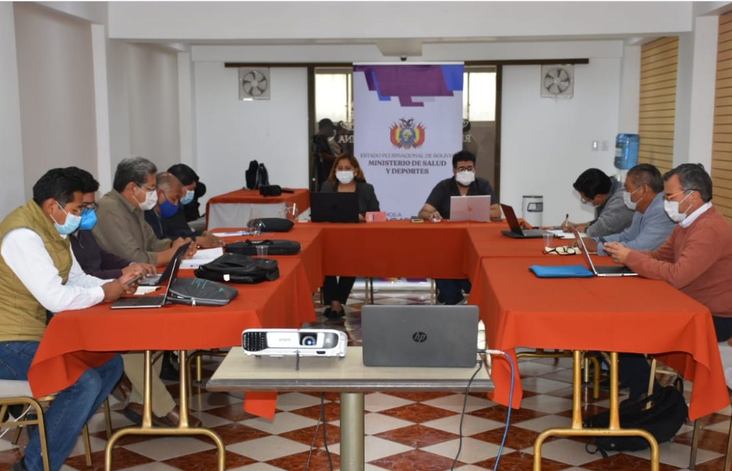 Ministerio de Salud y médicos intensivistas acuerdan trabajo conjunto para fortalecer UTIs