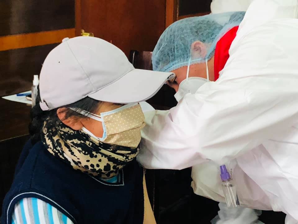 Clínica de la Federación de Cooperativas Mineras realiza campaña de vacunación contra el COVID-19