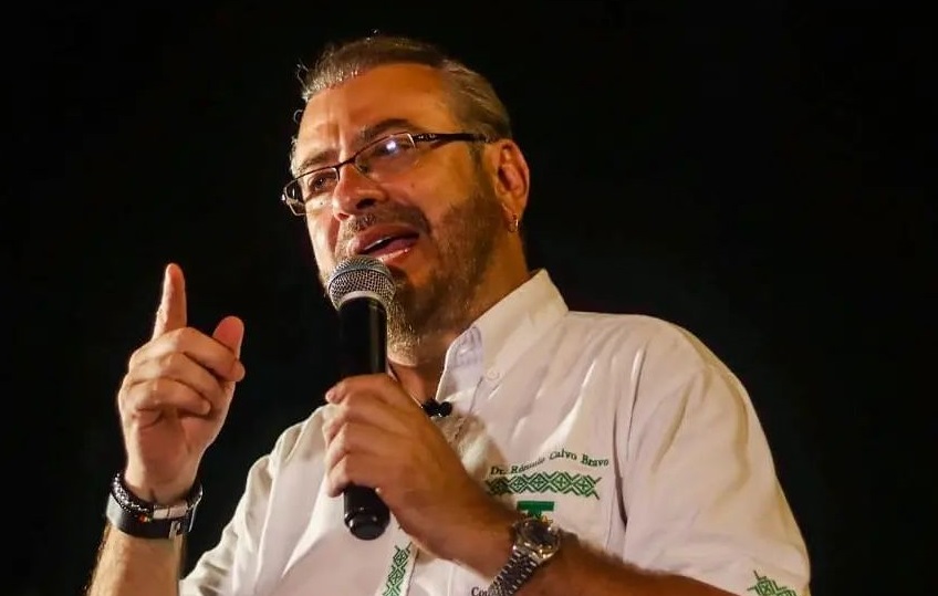 Analista cruceño: Comité cívico alista paro en defensa de Calvo, quien cobró sueldos sin trabajar