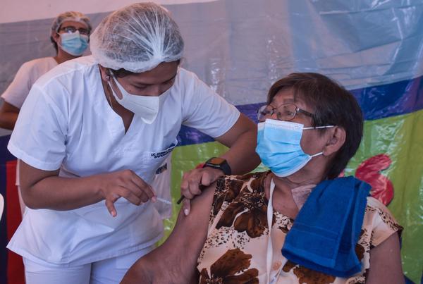 COVID-19: Gobierno distribuyó 80.000 vacunas, 40.000 pruebas y 617 tanques de oxígeno para prevención en Beni y Pando