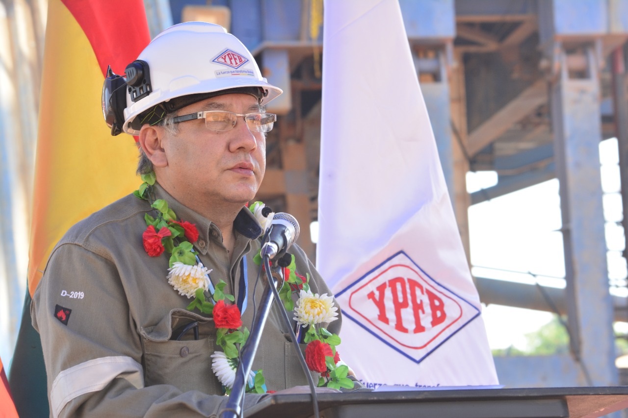 Avanza el diálogo entre YPFB, ingenios y el sector cañero para aumentar la compra de etanol